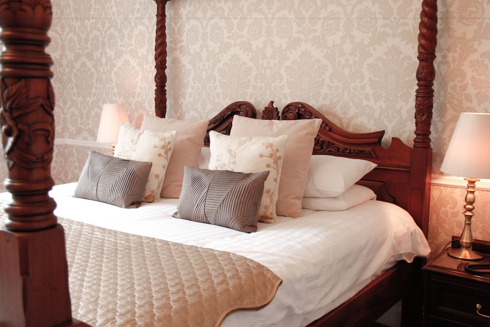Premium Double Room (Four Poster Bed)