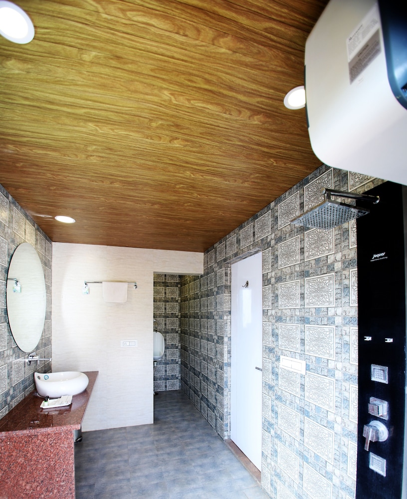 Suite Room - Photo 2
