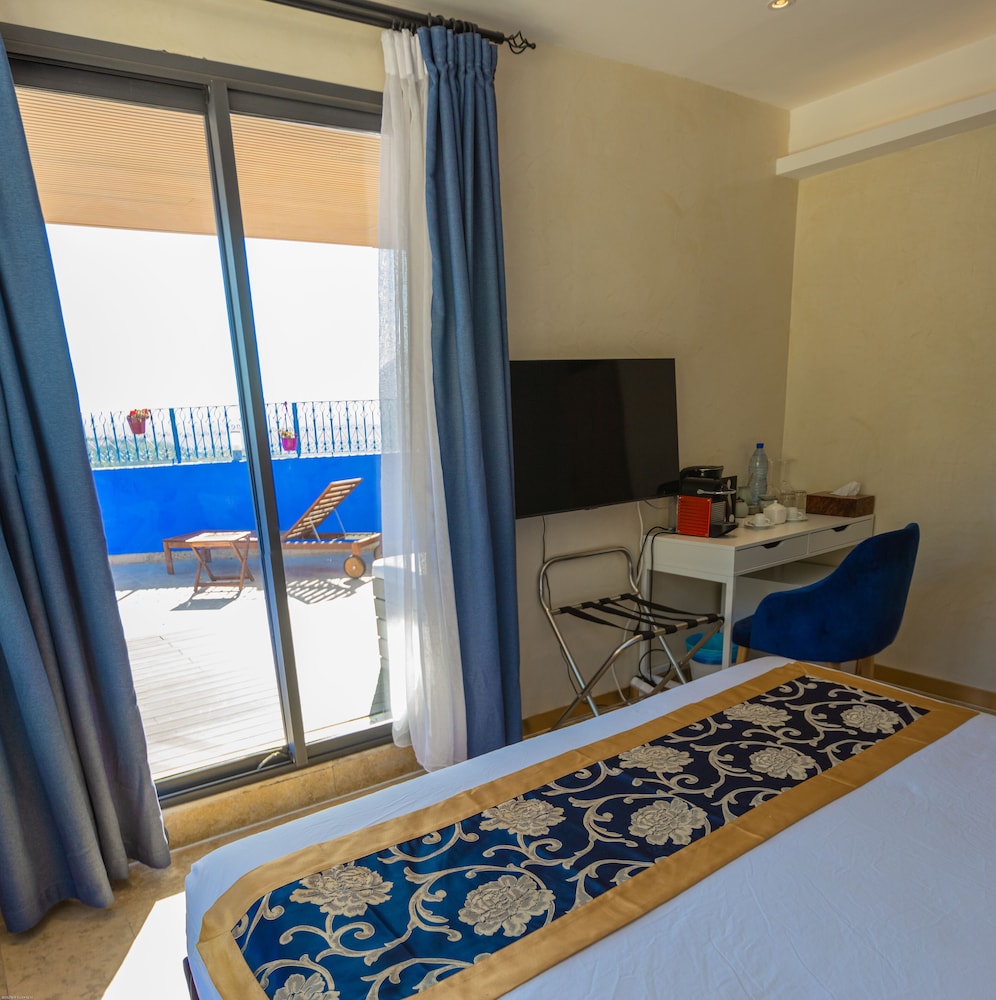 Junior Suite with balcony - Photo 10