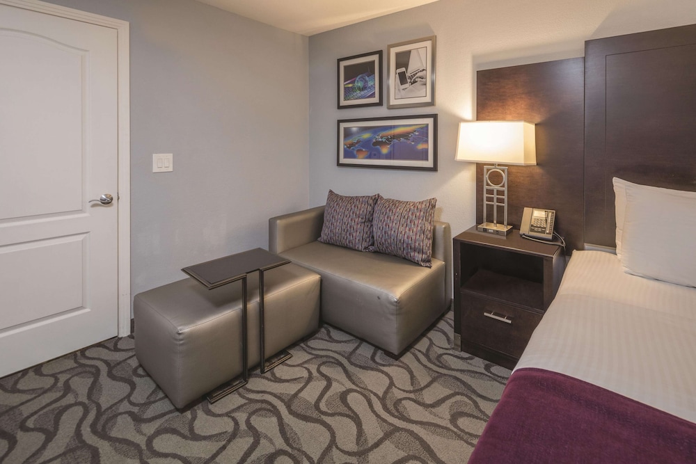 Room, 1 King Bed, Accessible (Mobility/Hearing Impaired Accessible) - Photo 3