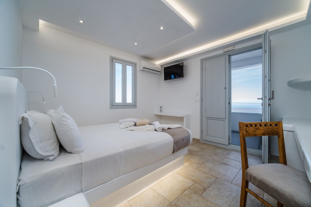Elegant Suite with Hot tub
