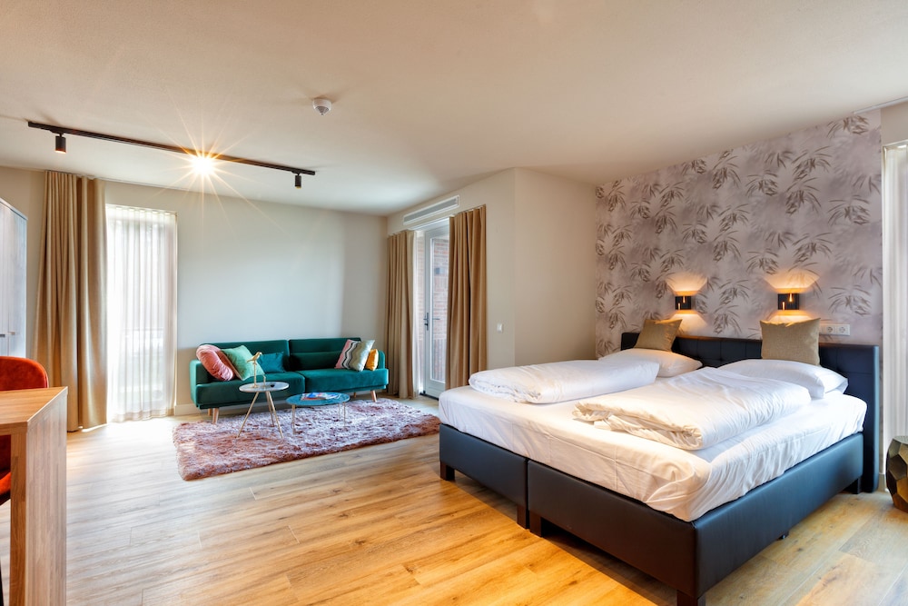 Suite - Photo 5