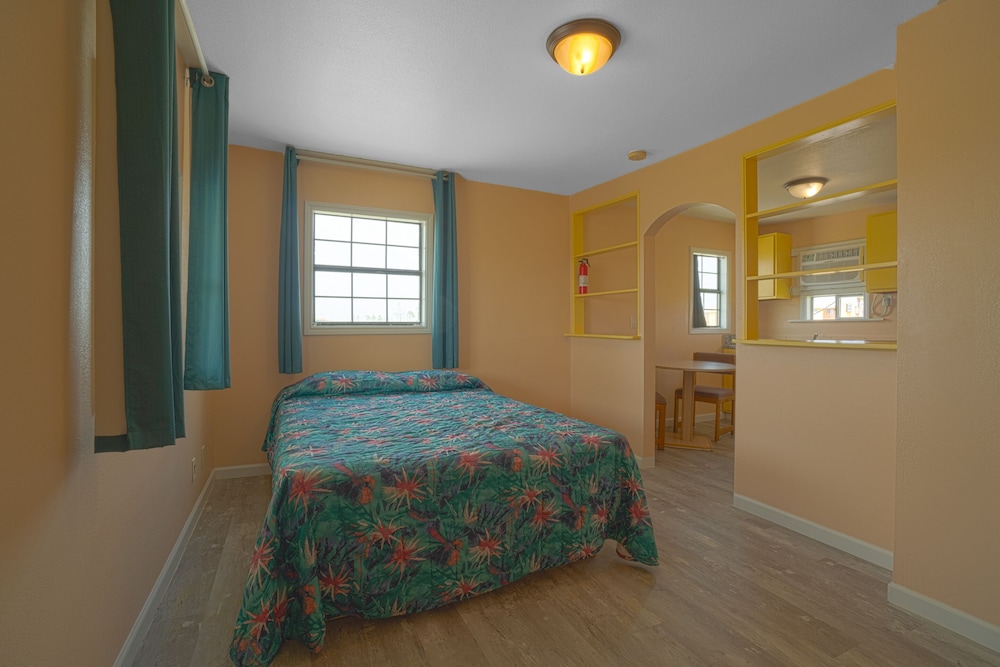 Room, 1 Queen Bed, Non Smoking, Kitchenette photo 1