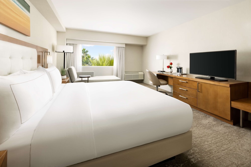 Executive Room, 1 King Bed, Executive Level, photo 6