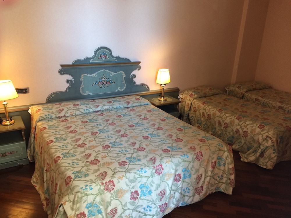 Double or Twin Room photo 2