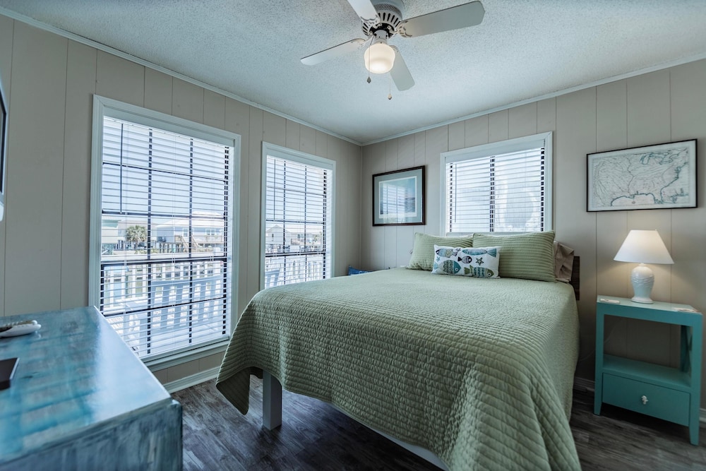 House, Multiple Beds (Sea Spot - 2252 Mallard) photo 1