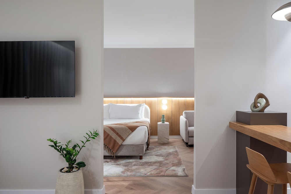 Executive Studio Suite thumbnail 5