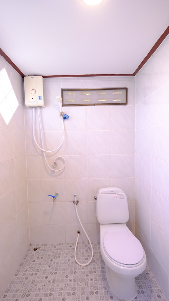 Standard Room (Garden View) A/C photo 3