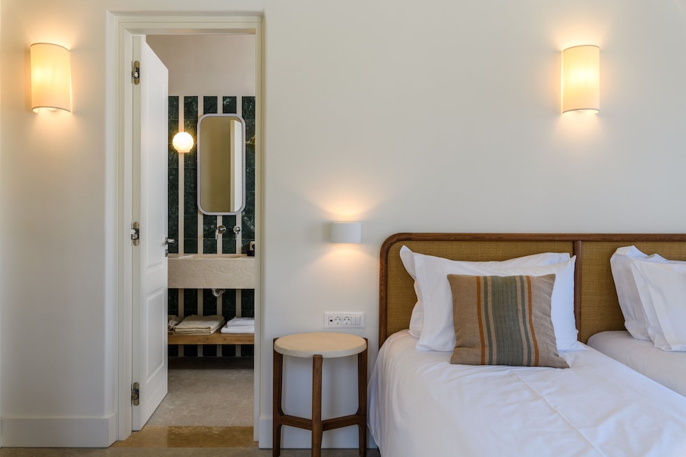 Superior Room with Sea and Pool View