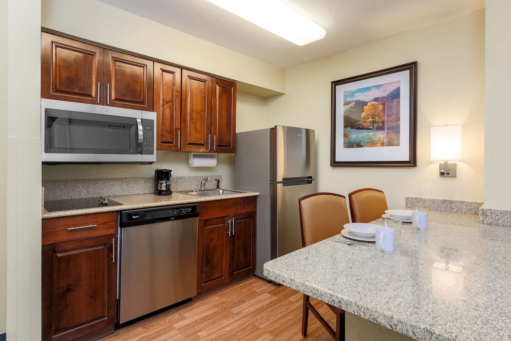 Premium Suite, 1 King Bed, Non Smoking - Photo 4