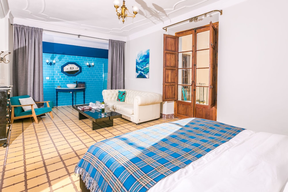 Romantic Suite, 1 King Bed, Garden View photo 3