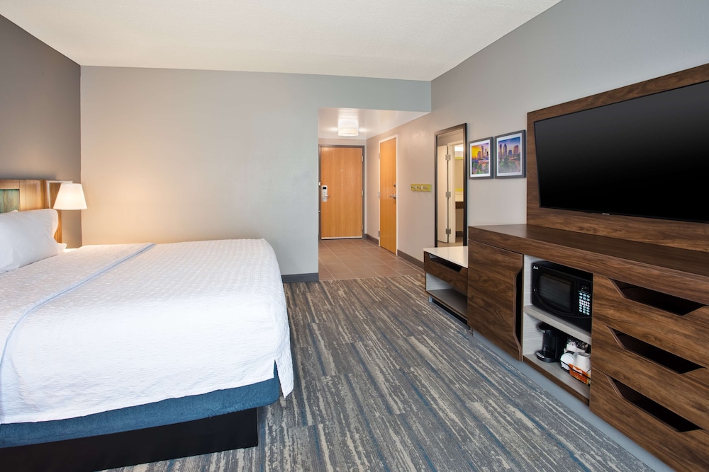 Room, 1 King Bed, Accessible, Bathtub - Photo 1