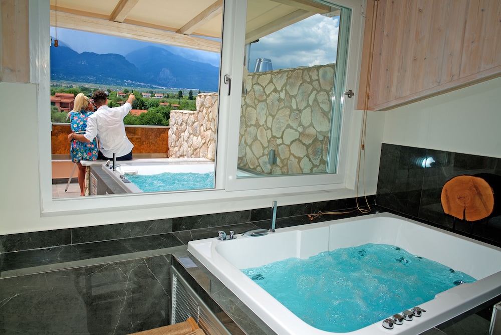Executive Suite, Jetted Tub (Olympus) - Photo 3