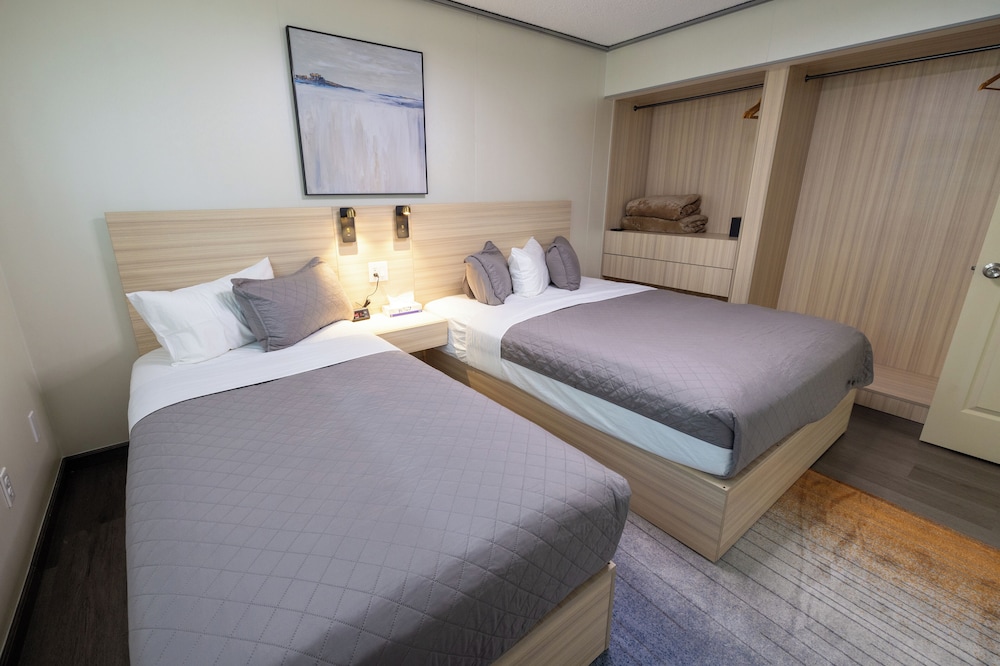 Suite - Photo 5