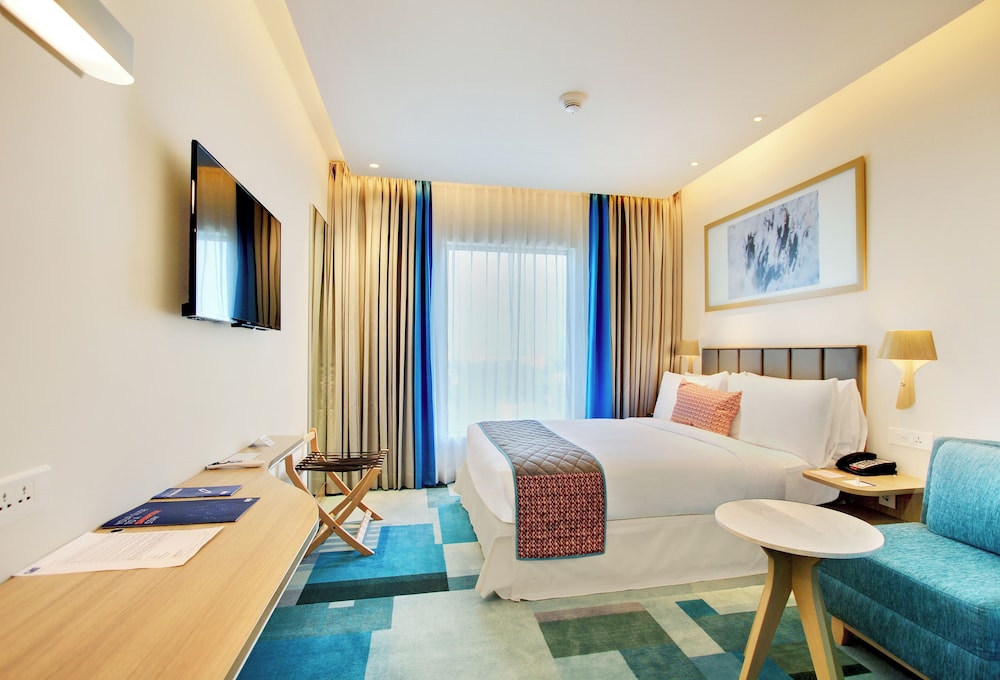 Standard Room, 2 Twin Beds, Smoking (Turf View) photo 3