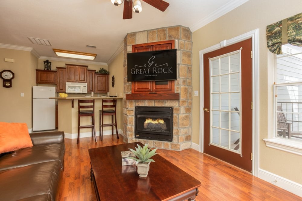 Signature Apartment, 2 Bedrooms, Balcony, Mountain View