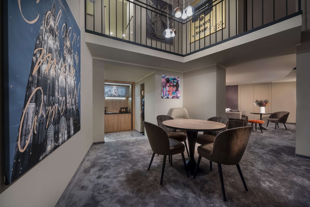Suite, 1 King Bed (Art Duplex)