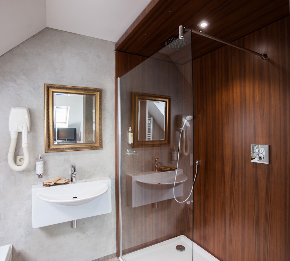 Premium Twin Room photo 2