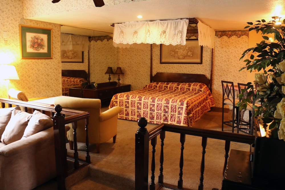 Standard Room, 2 Double Beds, Refrigerator & Microwave photo 3