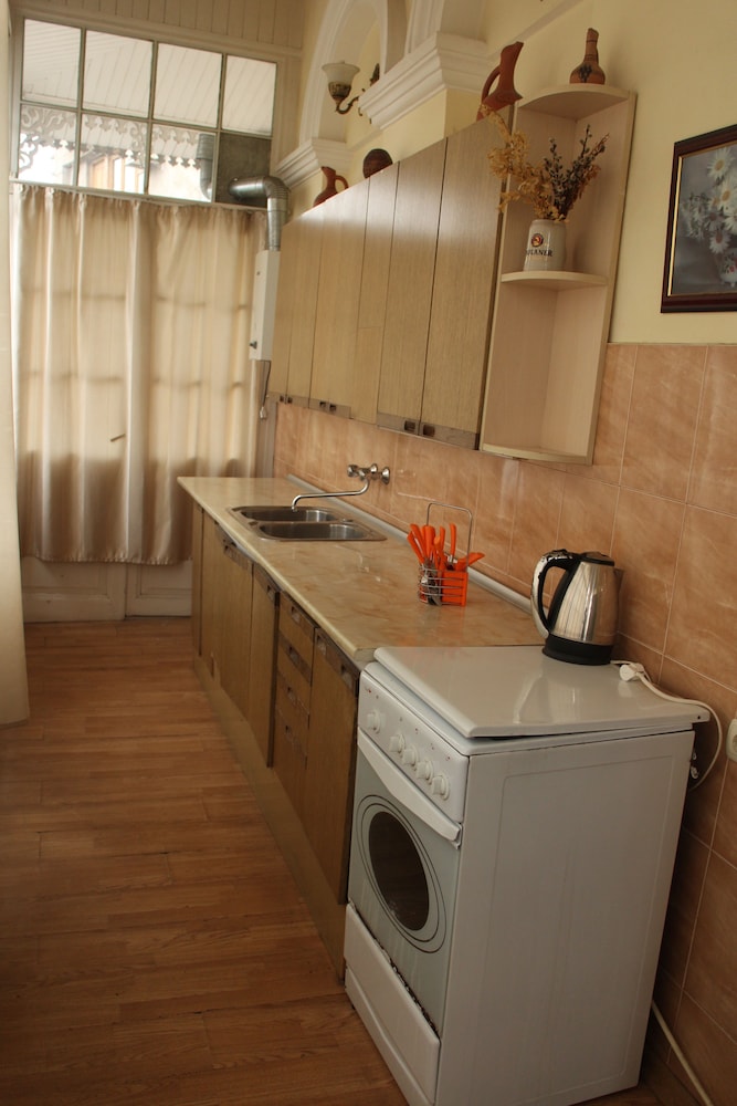 Apartment photo 2