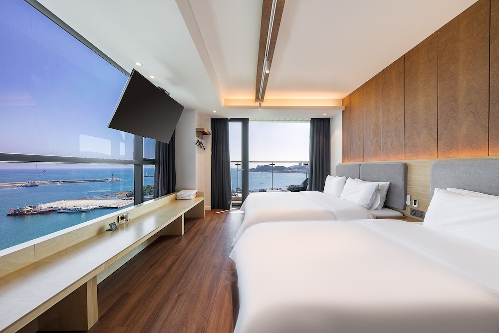 Full Ocean Terrace Twin Premium - Photo 1