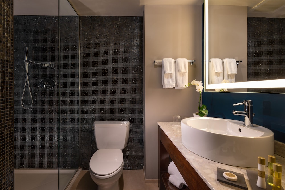 Deluxe Room, 2 Queen Beds (4 Pax) photo 3