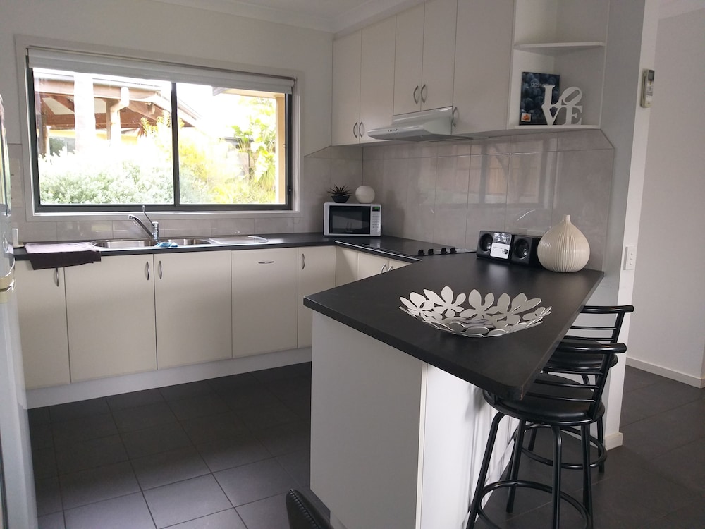 Honeymoon Villa, 1 Bedroom, Jetted Tub, Garden Area photo 3