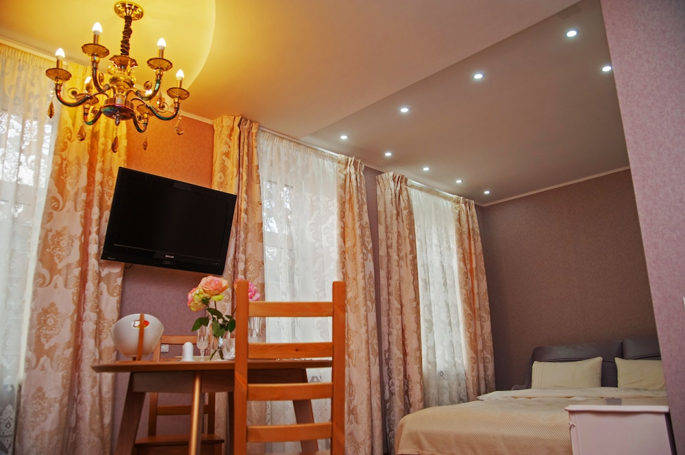 Standard Apartment, 1 King Bed, Non Smoking photo 2
