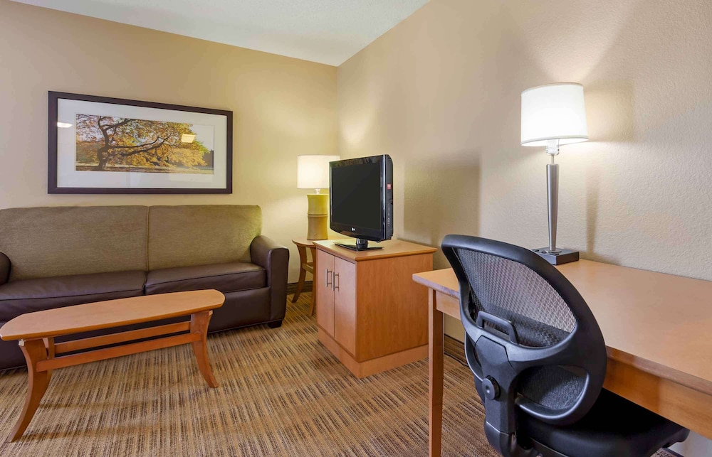 Deluxe Suite, 1 Queen Bed with Sofa bed, Non Smoking photo 2