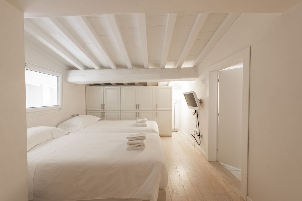Luxury Apartment thumbnail 6