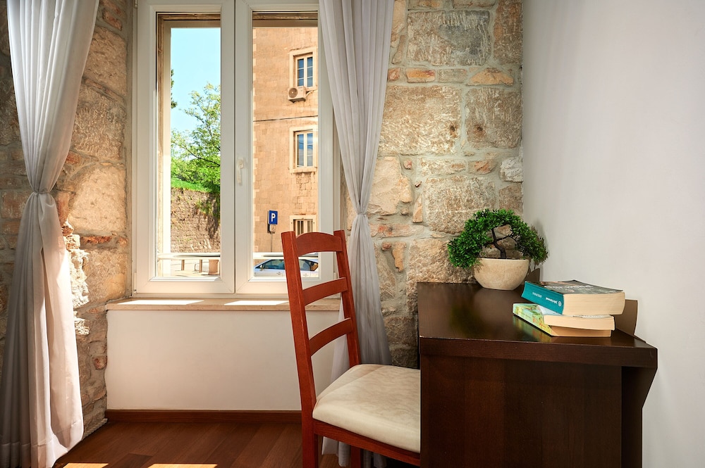 Standard Double Room - Photo 6