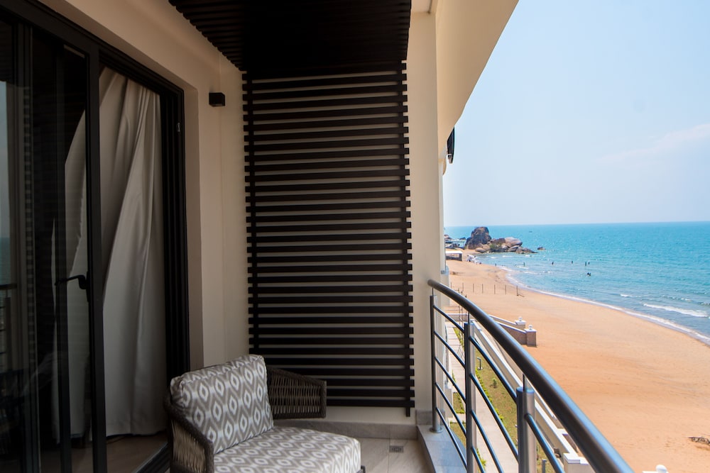 Suite - Photo 2