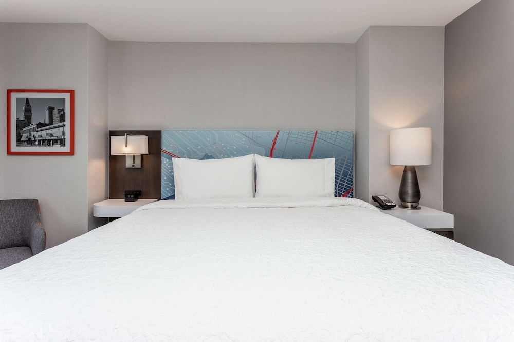 Room, 1 King Bed, Accessible, Refrigerator & Microwave (Roll-In Shower) photo 1