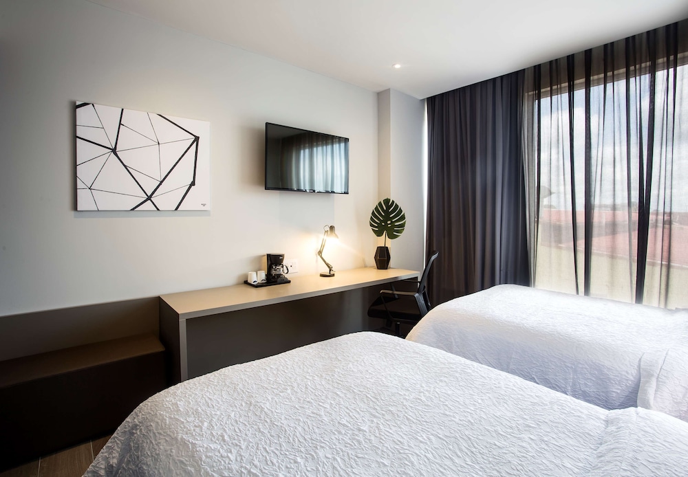 Twin Room, 2 Twin Beds, Non Smoking, Refrigerator - Photo 4