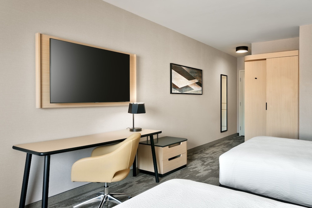 Room, 2 Queen Beds - Photo 3