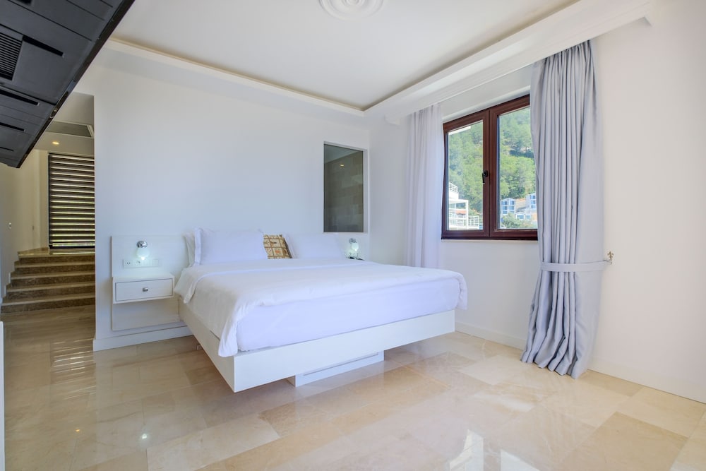 Family Room - Photo 20