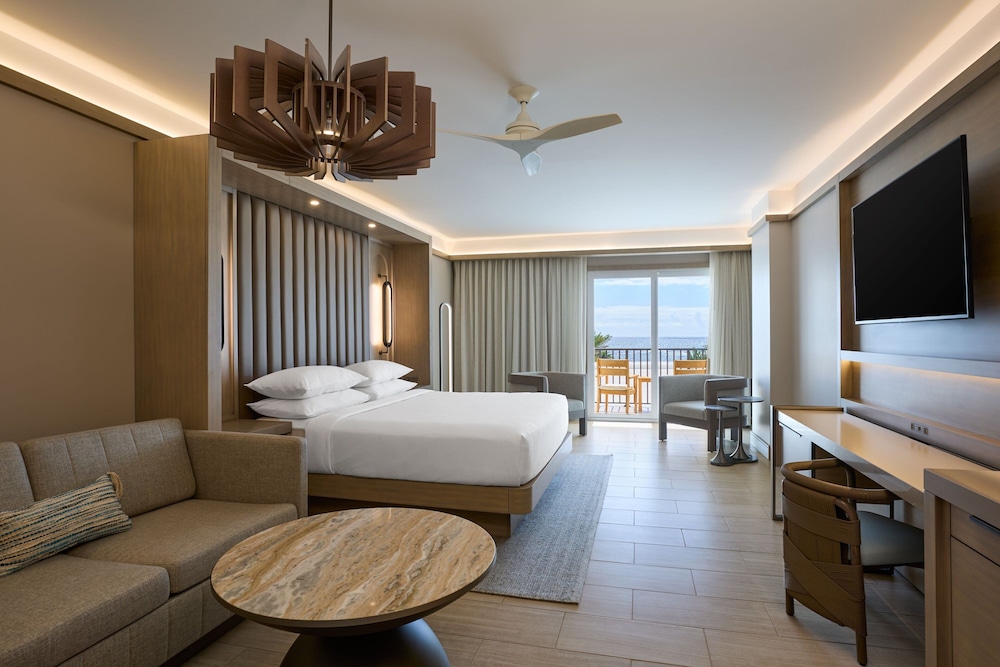 Deluxe Room, 1 King Bed with Sofa bed, Balcony (Beachfront) photo 2
