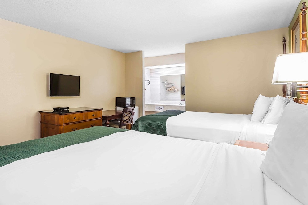 Double Room, 2 Queen Beds, Non Smoking - Photo 2