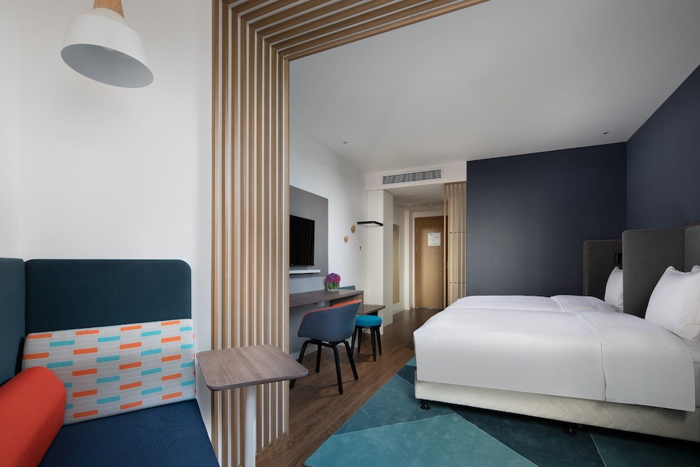 Standard Room, 2 Twin Beds, City View - Photo 3