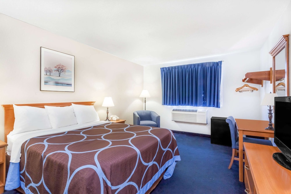 Standard Room, 1 Queen Bed - Photo 3