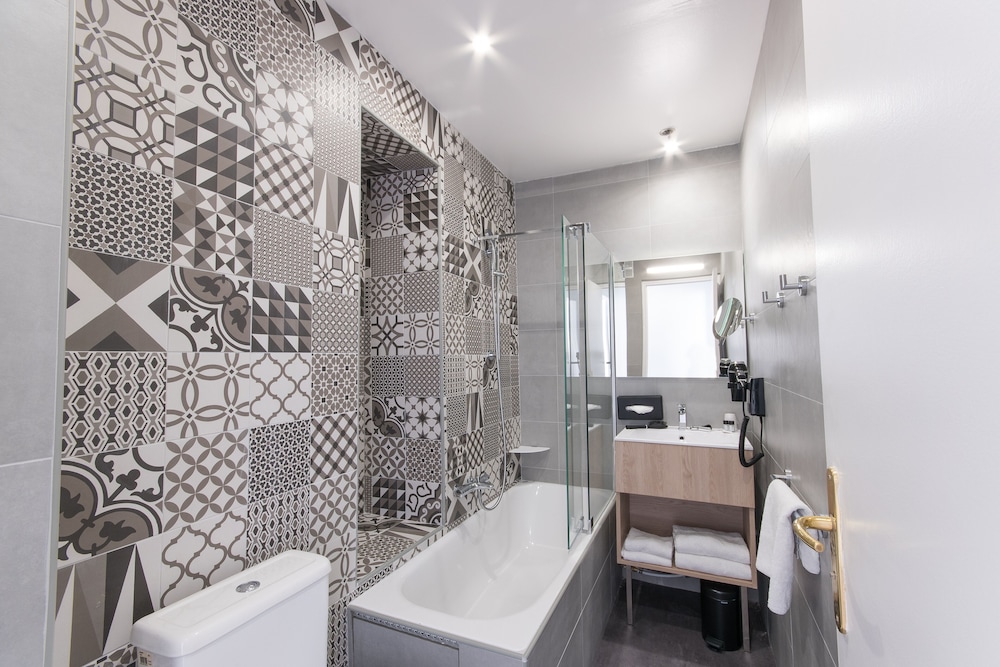 Superior Double Room, City View - Photo 7