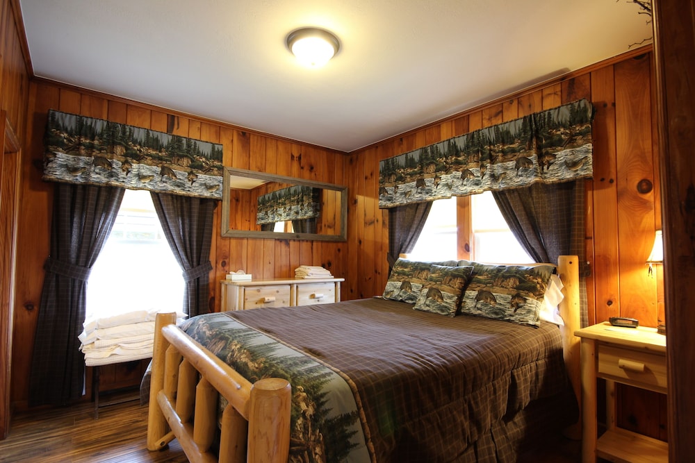 Deluxe Cottage, 1 Bedroom, Kitchenette, Mountain View, Pet Friendly