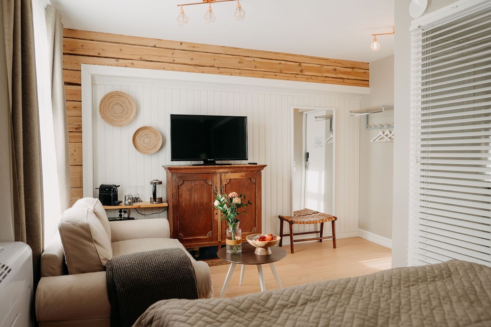 Comfort Double Room, 1 Queen Bed, Bathtub photo 2