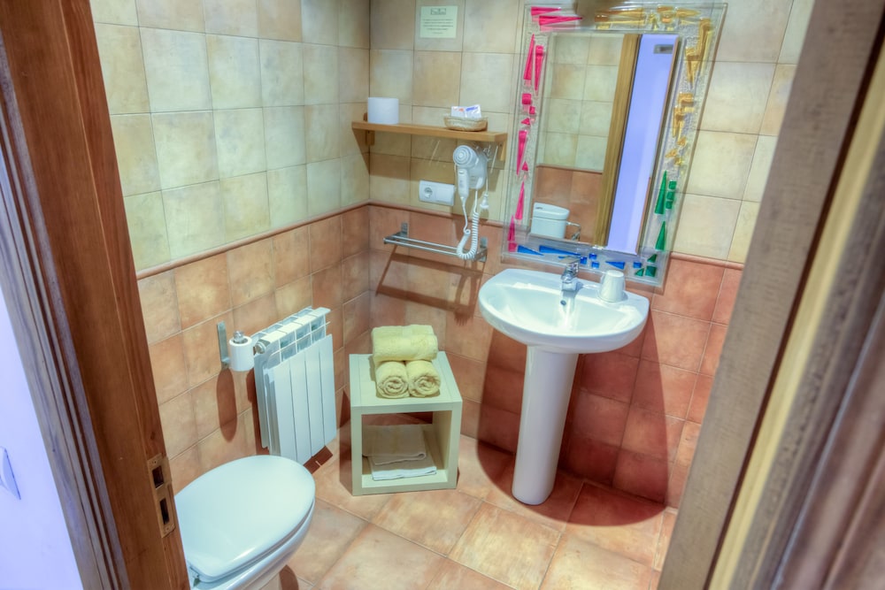 Twin Room - Photo 4