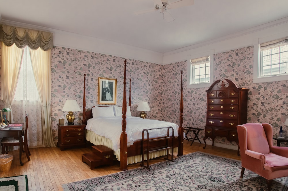 Deluxe Studio Suite