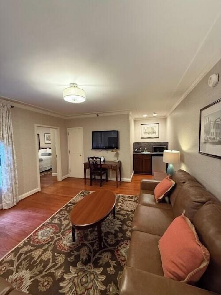 Family Room, TWO QUEEN BED SUITE with Wet Bar