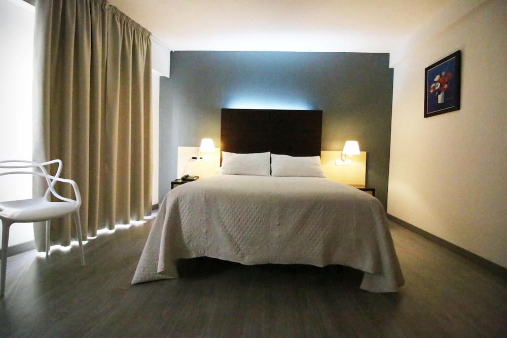 Suite, 1 Queen Bed photo 2