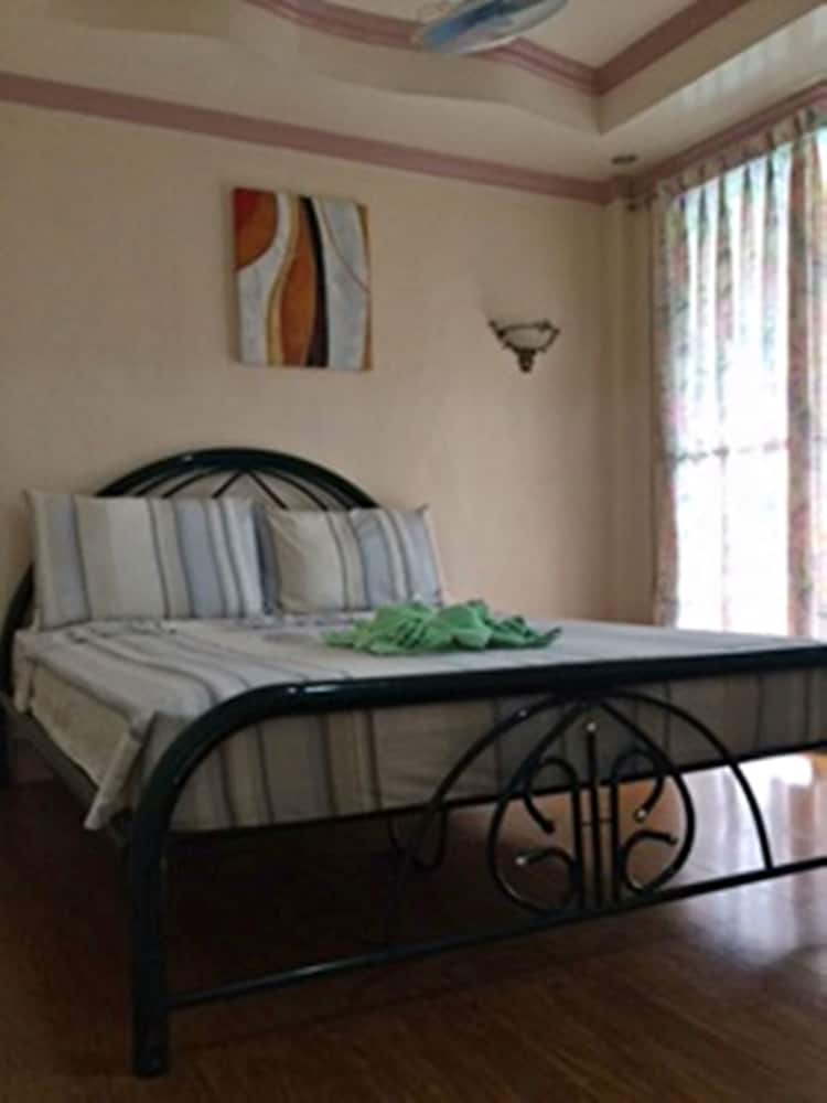 Room 2, Shared Bathroom
