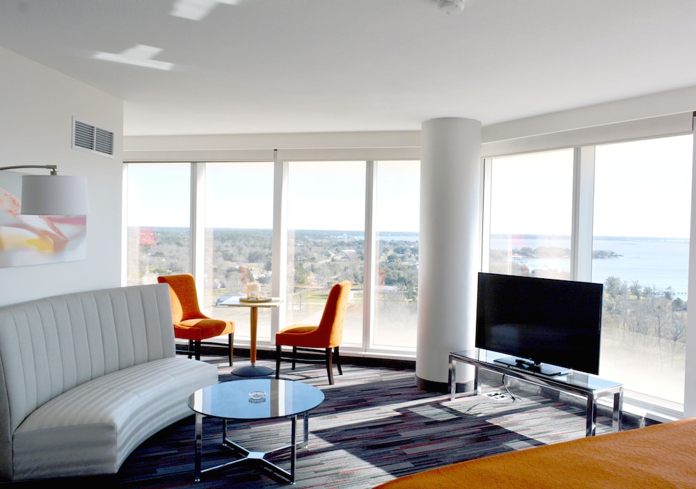 Luxury Room, 1 King Bed, Accessible photo 3