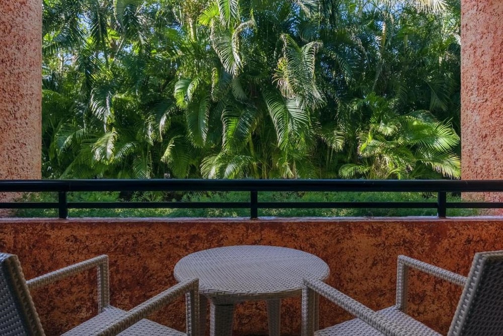 Premium Room (Tropical View) photo 1